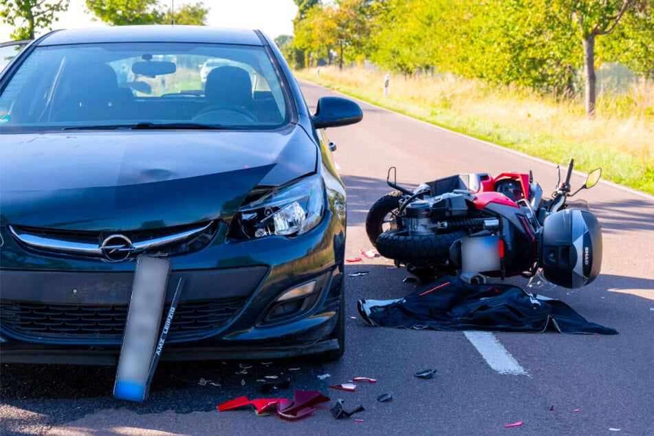 Unfall im Landkreis Leipzig: Opel erfasst Reh, Roller kracht ins Heck