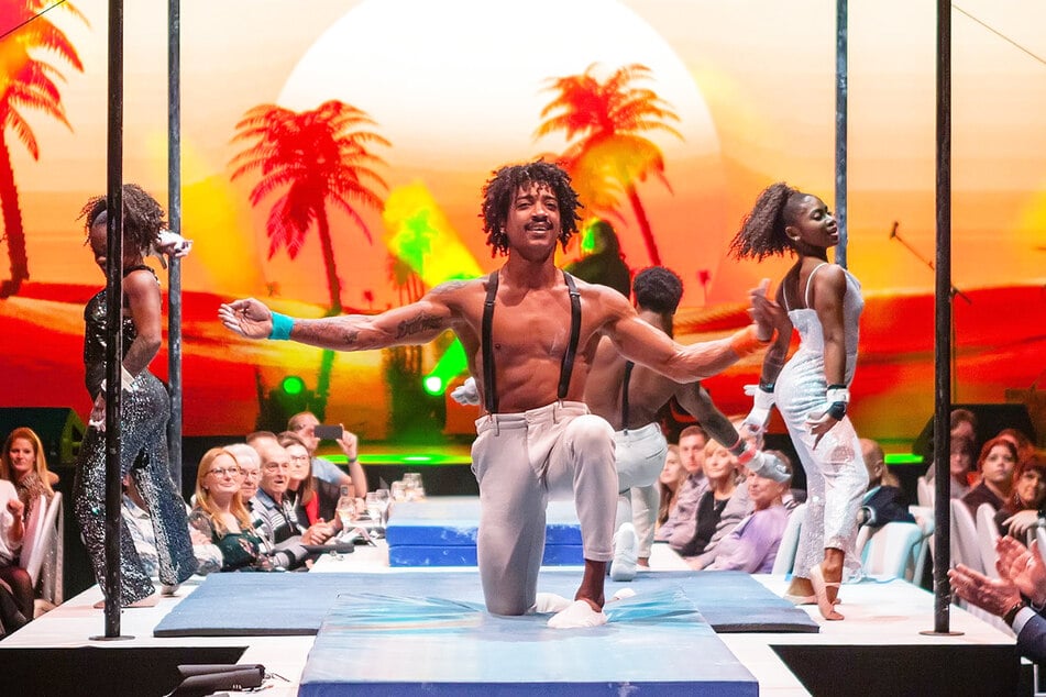 Auch als Mittagsshow glänzt MOMENTS 4 im Chapiteau der Träume Dresden.