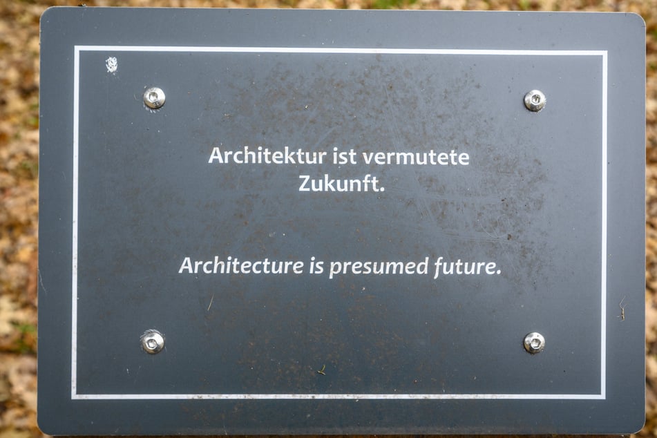 Ist "vermutete" richtig übersetzt? Die Stadt sieht keine Fehler. Muttersprachler haben unterschiedliche Meinungen dazu.