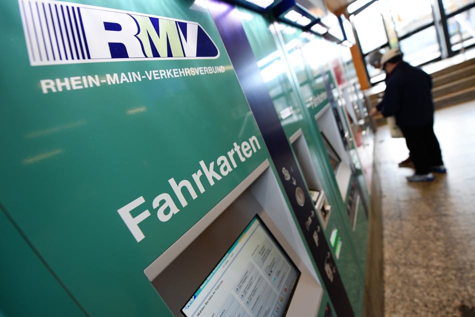 RMV-Fahrgäste müssen sich auf einigen Strecken mit weniger Fahrten oder Halten begnügen.