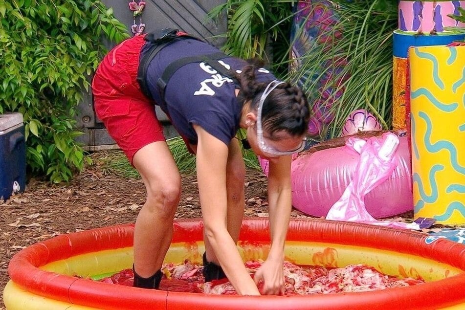 "Kotzella-Festival": Samira Yavuz (32) musste unter anderem in Fleischabfällen nach Schlüsseln suchen.