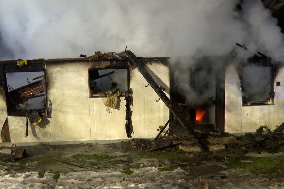 Das Haus brannte komplett nieder.