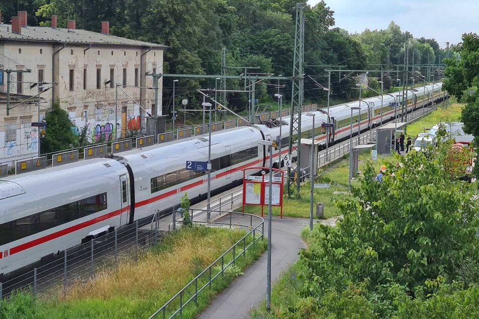 Blick auf den geräumten ICE in Friesack.