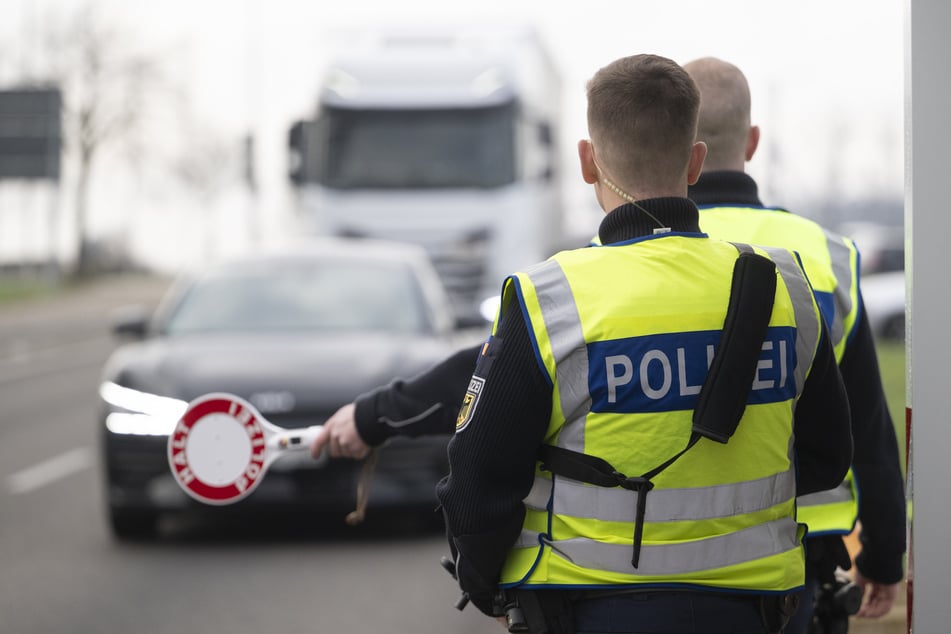 Kinder in Gefahr: Schleuser-Fahrt auf A93 endet mit Festnahme