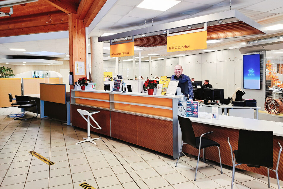 Im Autocenter Chemnitz kommst Du als Serviceassistent (m/w/d) mit vielen Menschen zusammen.