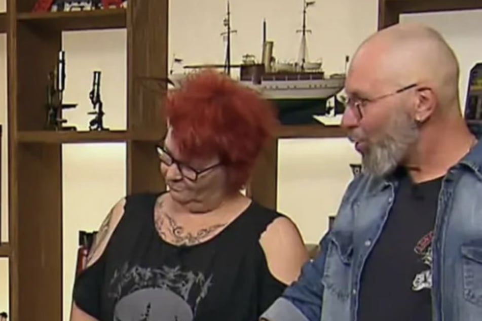 Holger Schulz und seine Partnerin Andrea Kahlert wollen ein ganz besonderes Schachspiel bei "Bares für Rares" verkaufen.