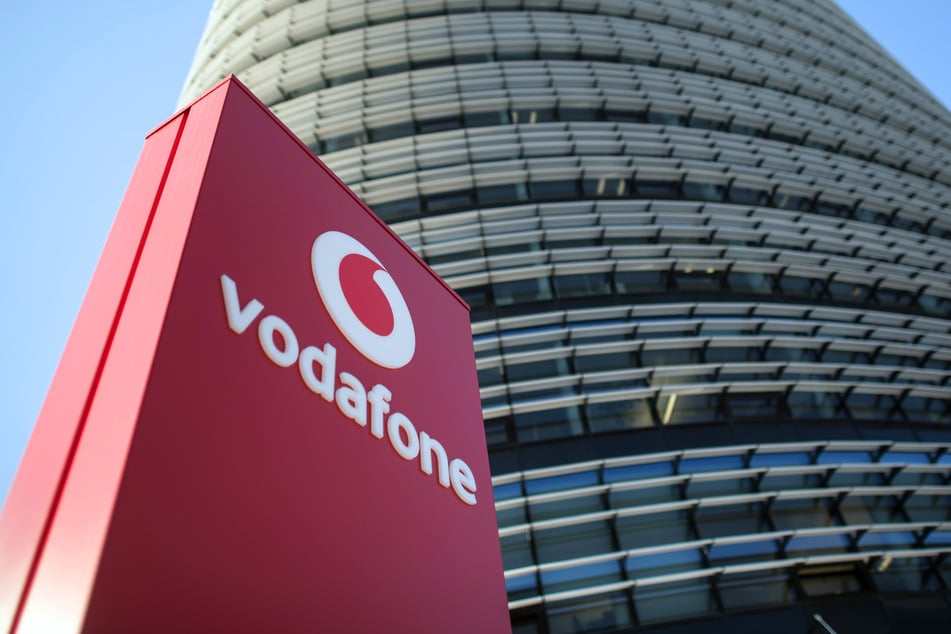 Vodafone möchte Betroffenen helfen und seine Netze öffnen. Dafür bräuchte der Anbieter allerdings Hilfe anderer Betreiber.