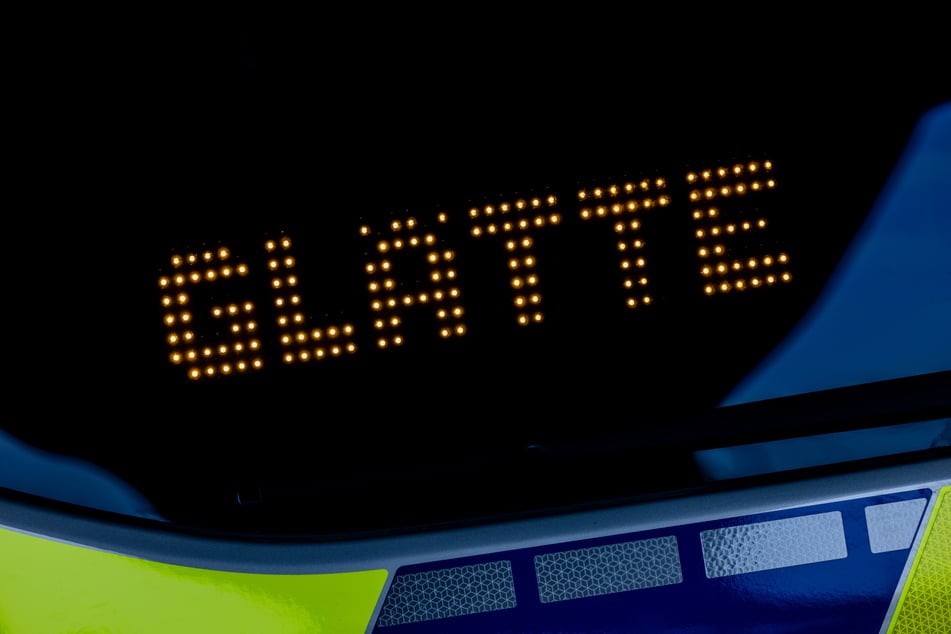 Der Deutsche Wetterdienst und die Polizei warnen vor glatten Straßen.