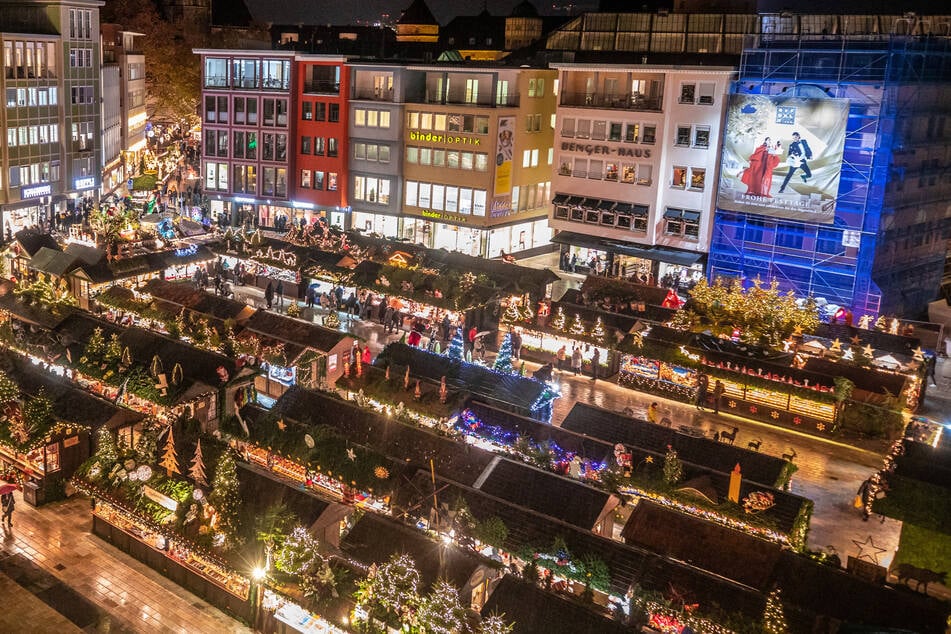 Stuttgart: Ho ho ho, es ist wieder so weit: Stuttgarter Weihnachtsmarkt lädt zu Glühwein & Co.