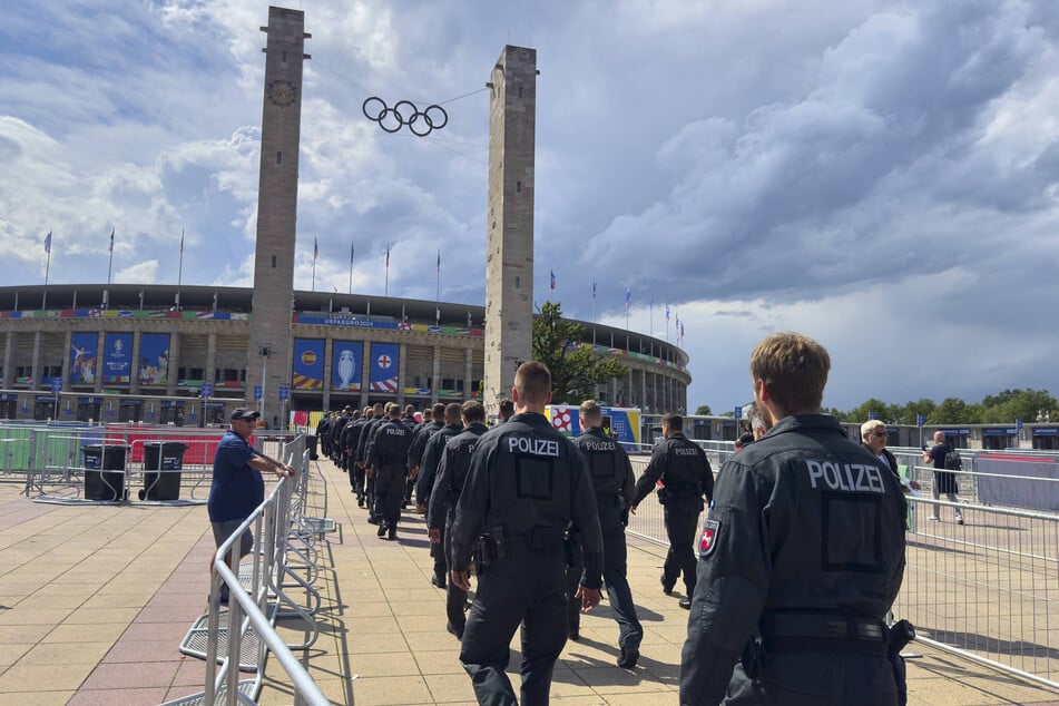 Zehn Hundertschaften werden die Dynamo-Partie am Samstag bei der Hertha absichern.