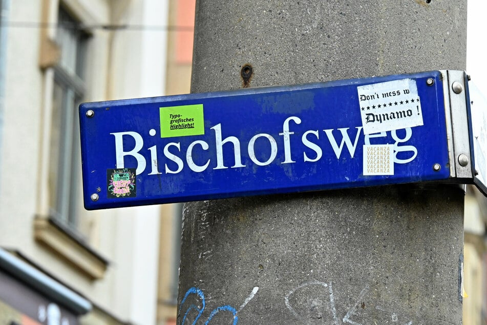 Dresden: Überfall am helllichten Tag: Mann schlägt auf Frau ein