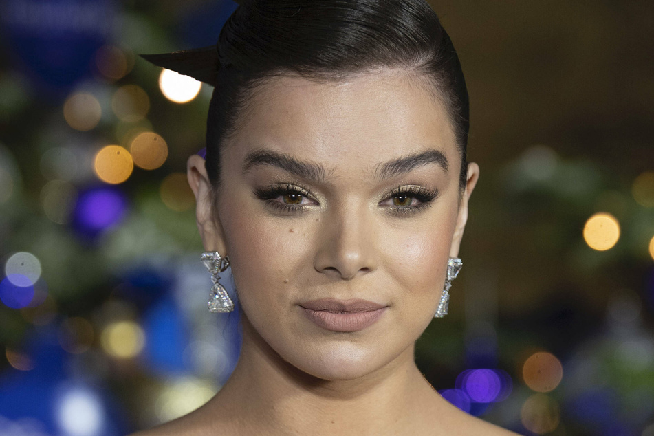 Hailee Steinfeld plays Kate Bishop, a highly-trained Hawkeye fan who later becomes his protégé.