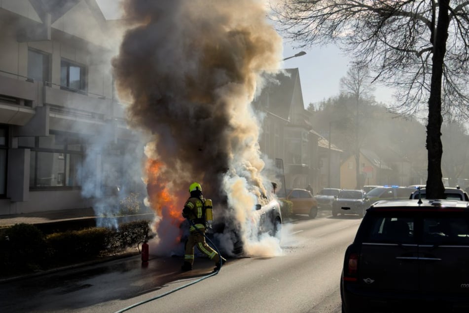 Warum der Renault Feuer fing, ist noch unklar.
