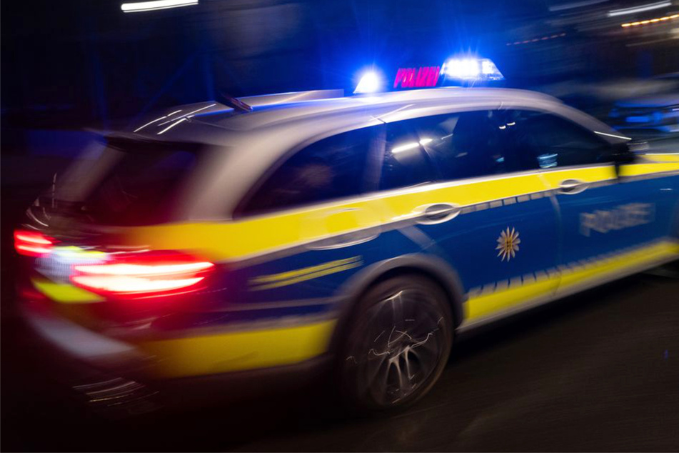 Weil er nicht schlafen konnte: Junge (13) unternimmt Spritztour mit Auto der Eltern und baut Unfall