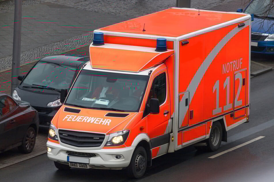 Ein betrunkener Autofahrer baute am frühen Donnerstagmorgen einen Unfall. (Symbolbild)