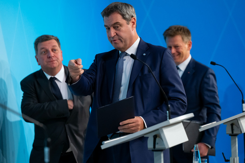 Ministerpräsident Markus Söder (55, CSU, M.), Verkehrsminister Christian Bernreiter (58, CSU, l.) und Bahnchef Richard Lutz (58, r.) nach ihrem Gespräch zur Stammstrecke.