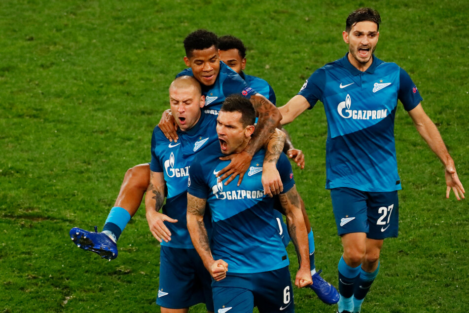 Zenit St. Petersburg ist dank eines überragenden 6:1-Siegs gegen den Zweiten Lokomotive Moskau zum dritten Mal in Folge russischer Meister.