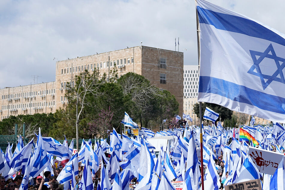 Massenproteste zeigen Wirkung: Israel verschiebt Justizreform