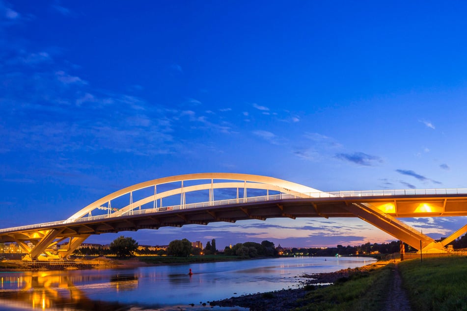Eine Entscheidung der Planfeststellungsbehörde zur Waldschlößchenbrücke (2013 fertiggestellt) wird in diesem Halbjahr erwartet.