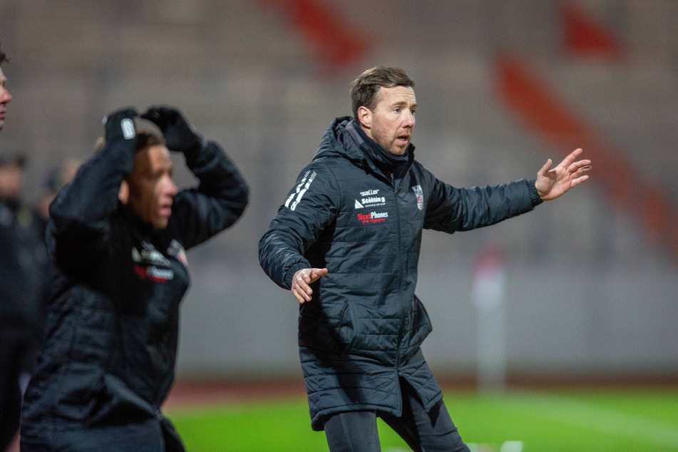 RWE-Chefcoach Fabian Gerber (43, r.) hat aus einem Oberliga-Aufsteiger einen Aufstiegsaspiranten für die 3. Liga gemacht. Einen Großteil seiner Spieler könnte er jedoch nach Saisonende verlieren.
