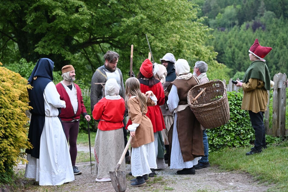 Die ersten Kostümproben auf dem Gelände der Schlossruine haben begonnen.
