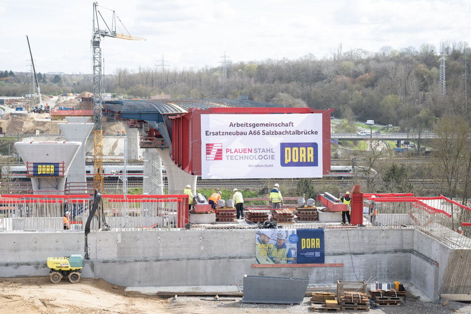 Durch die Bauarbeiten an der Salzbachtalbrücke mussten viele Baumaßnahmen in der Wiesbadener City verschoben werden.