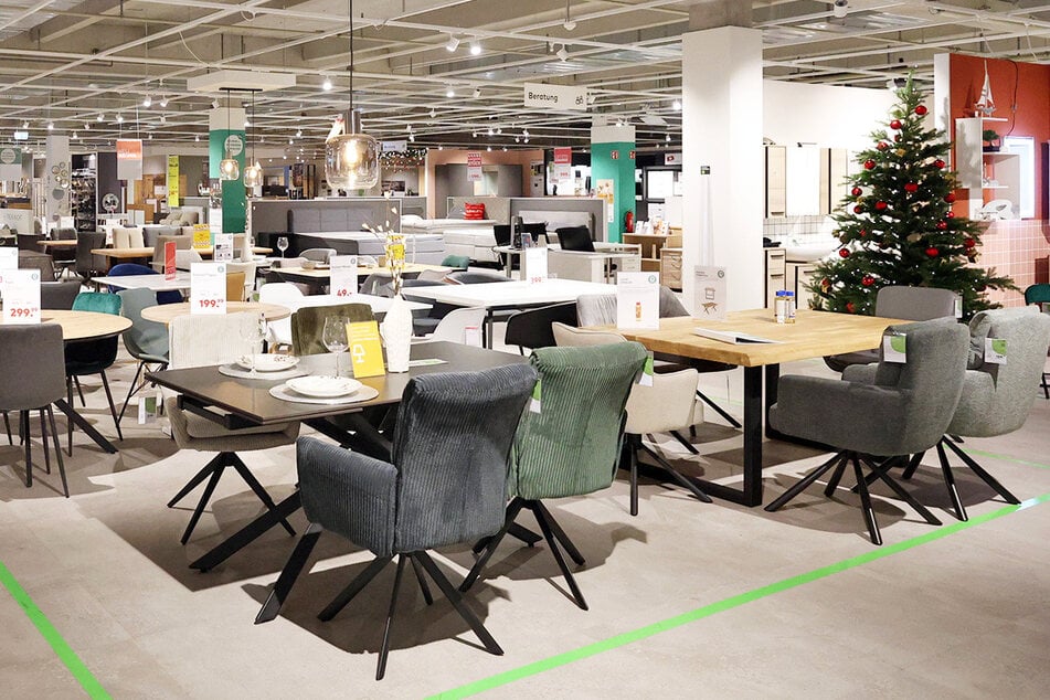 Dieses Möbelhaus lockt am Sonntag (21.12.) mit tollen Angeboten