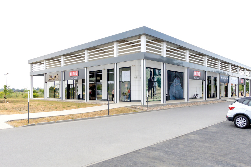 Wer aktuelle Mode zu günstigen Preisen shoppen will, ist in den Marken-Outlets Schwarzheide genau richtig.