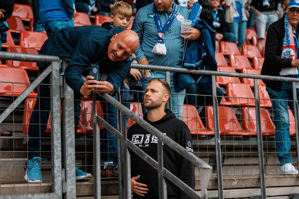 Bei vielen Hansa-Fans war Daniel Brinkmann (40) bis zuletzt (hier in Köln) überaus beliebt.
