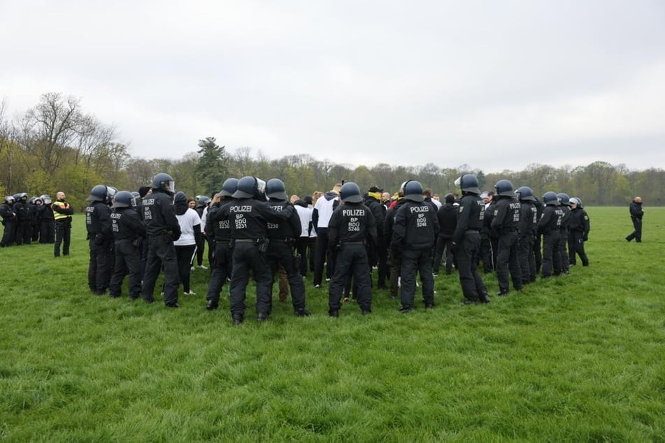 Das Leipziger Rosental war am Donnerstag plötzlich voller Polizisten - Grund war eine Übung.