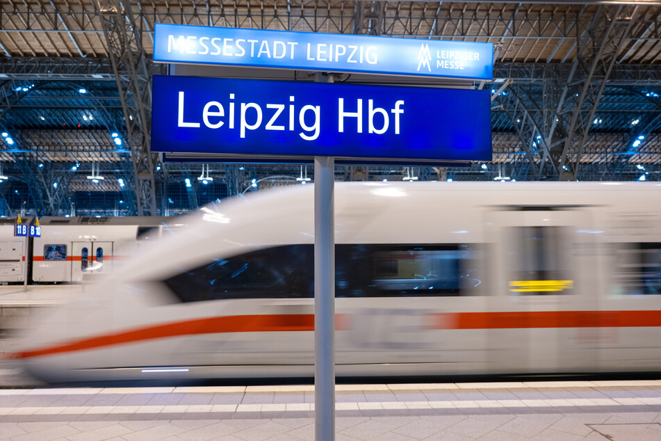 Die Reise der Tester startete vom Leipziger Hauptbahnhof. Während zum Berliner Flughafen der ICE fuhr, genügte für den Weg zum Hallenser Hauptbahnhof ein Ticket für die S-Bahn.