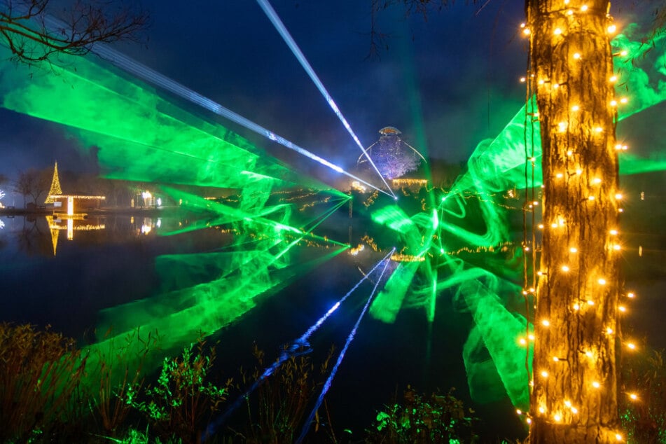 Highlight vom Lichtenauer Winterzauber: Die Lasershow am See.