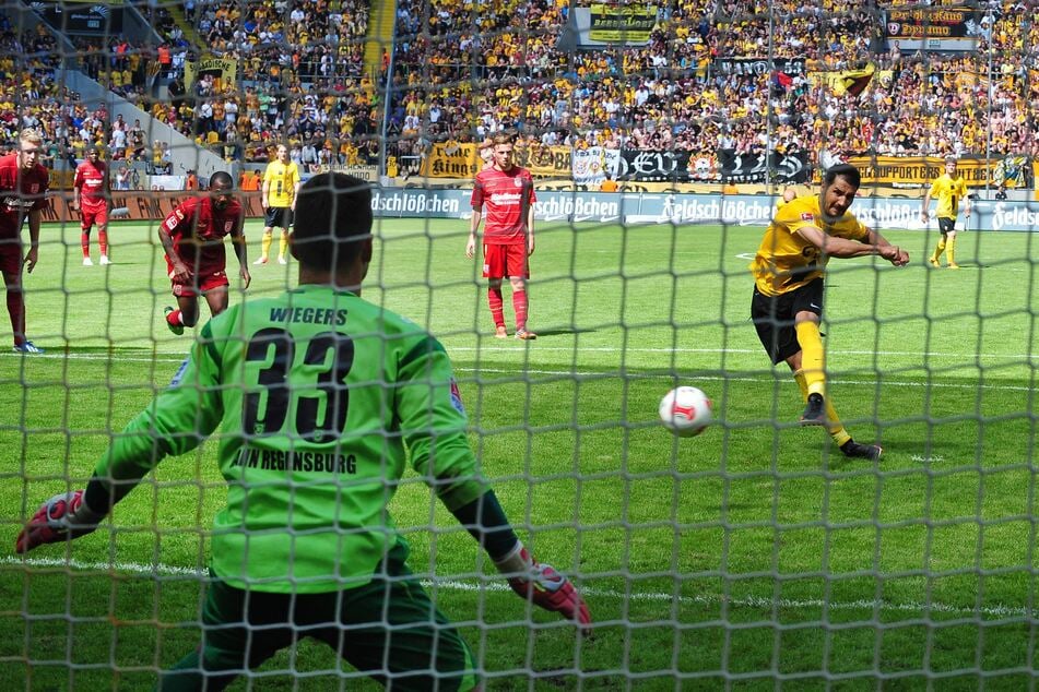 Am Ende der Rückrunde 2012/2013 gewann Dresden zuletzt vier Heimspiele am Stück. Hier traf am letzten Spieltag Cristian Fiel (heute 46) zum 3:1 gegen den damaligen Regensburger Keeper Patrick Wiegers (36). Die SGD schaffte so noch die Relegation und hielt dort die Klasse.