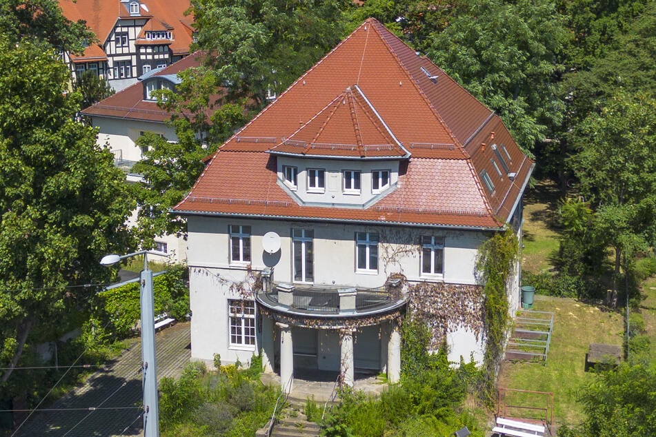 Neuer Mieter gesucht: Diese leerstehende Villa an der Bautzner Straße 173 soll wieder genutzt werden.