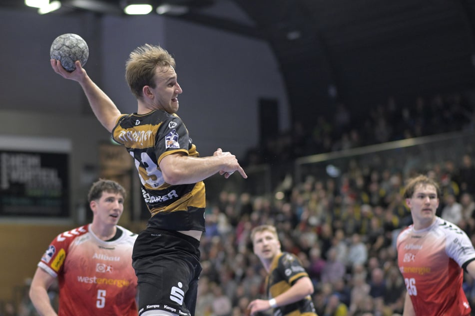 Linkshänder Anton Preußner (20, l.) will in der ausverkauften BallsportARENA ein Zeichen an die Konkurrenz schicken.
