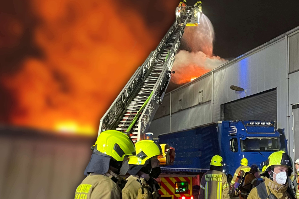 Polizei entdeckt Feuerschein auf Lagerhallen-Dach: Feuerwehr kommt mit Großaufgebot