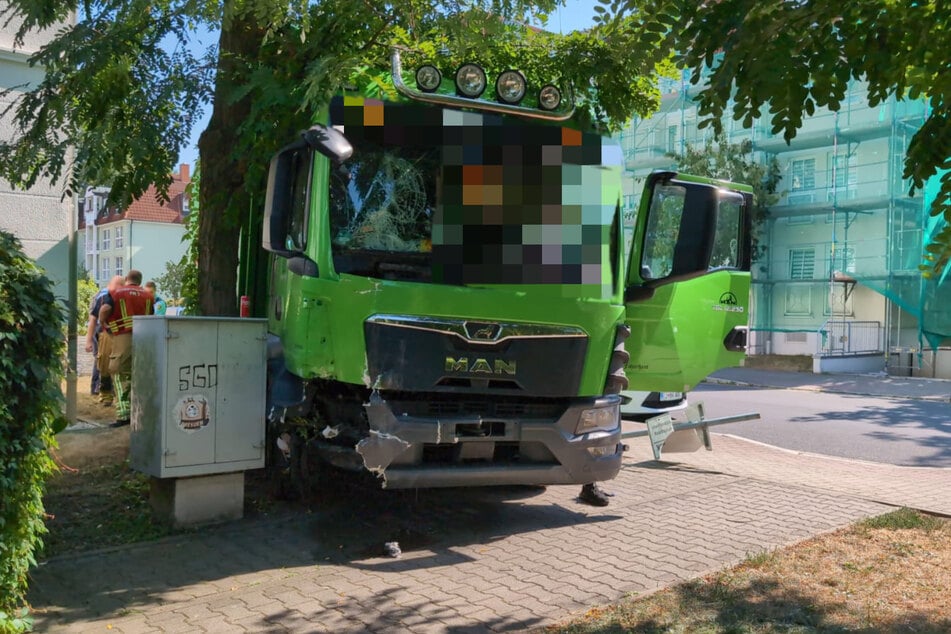 Troppauer Straße in Dresden-Laubegast: Hier kam der Lkw nach seiner Irrfahrt zum Stehen.