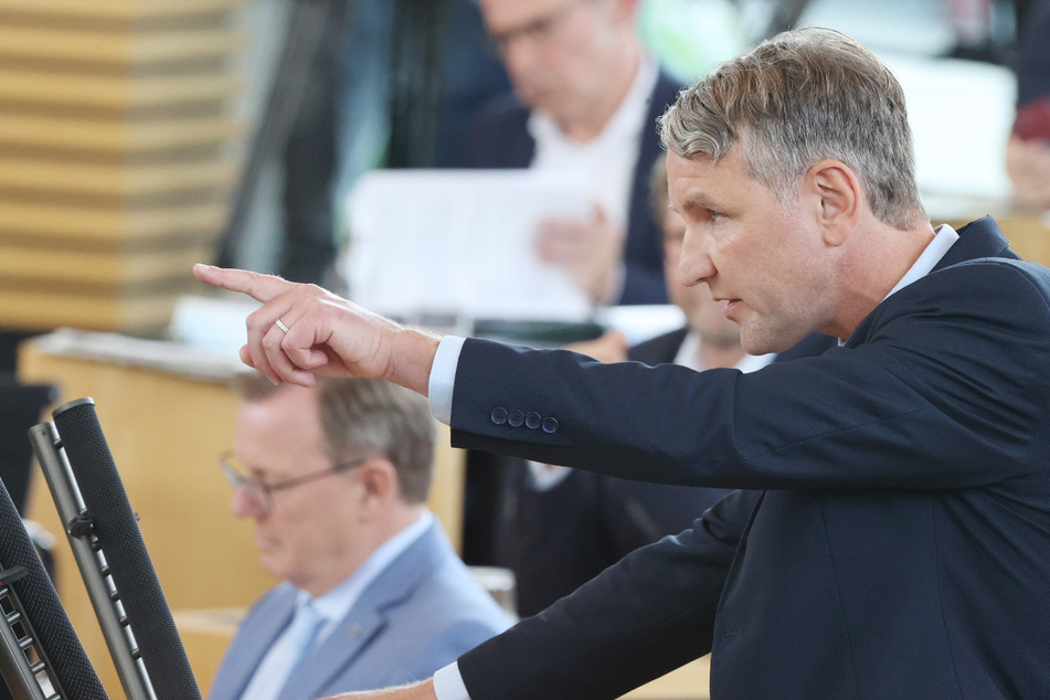 Thüringens AfD-Fraktionschef Björn Höcke (49) kann mit dem Corona-Kurs der Landesregierung nichts anfangen. Er fordert mehr Freiheit und ein Leben mit Virus.