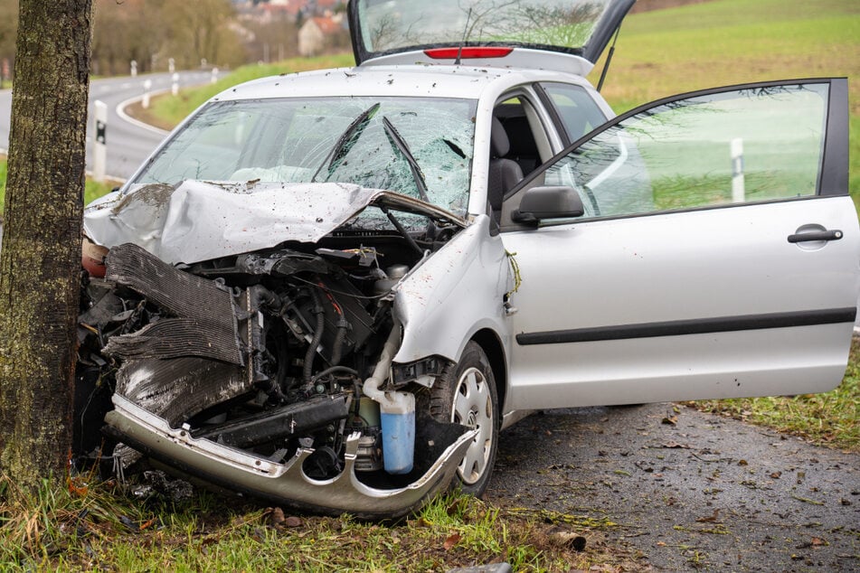 Die 78-Jährige wurde bei dem Unfall schwer verletzt, für eine 66 Jahre alte Fußgängerin kam jede Hilfe zu spät.