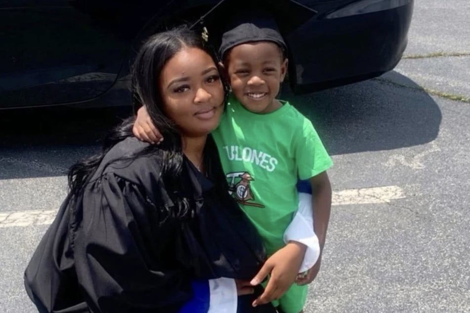 Due to Georgia's strict abortion ban, Adriana Smith (l.), now a mother of two, was kept on life support for months despite being declared brain-dead.