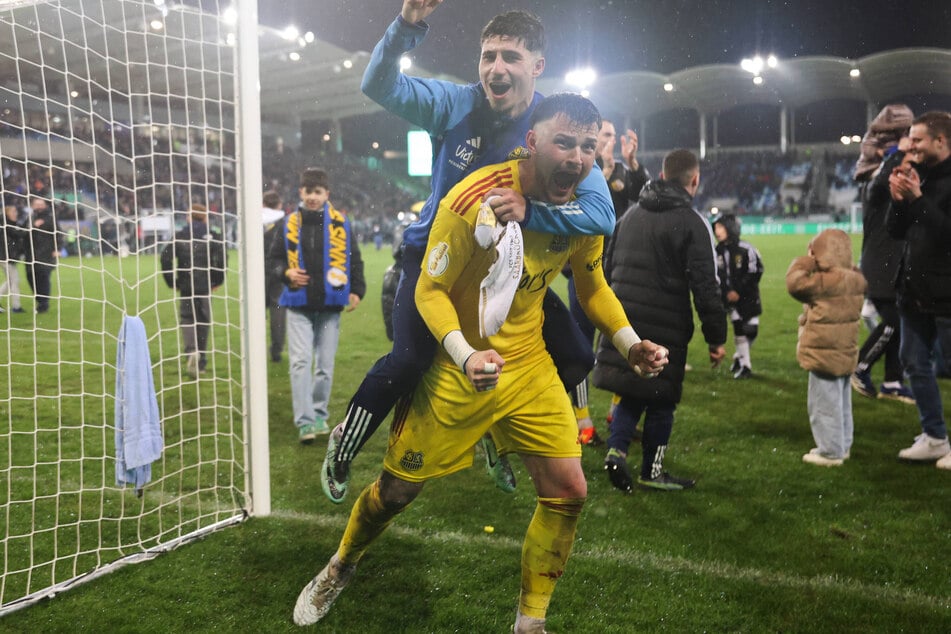 So jubelte Tim Schreiber nach dem Viertelfinalsieg gegen Mönchengladbach - 2023/24 erlebte er mit dem 1. FC Saarbrücken eine vollkommen verrückte Pokalsaison. (Archivfoto)