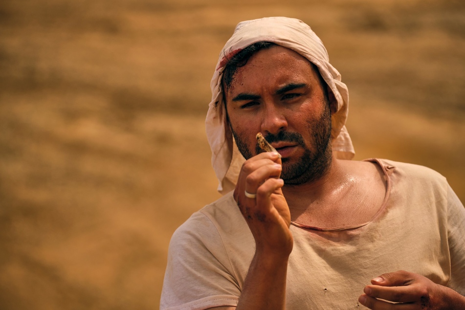 Easy Winter ist in der neuesten "Unter uns"-Episode in der marokkanischen Wüste verunglückt.