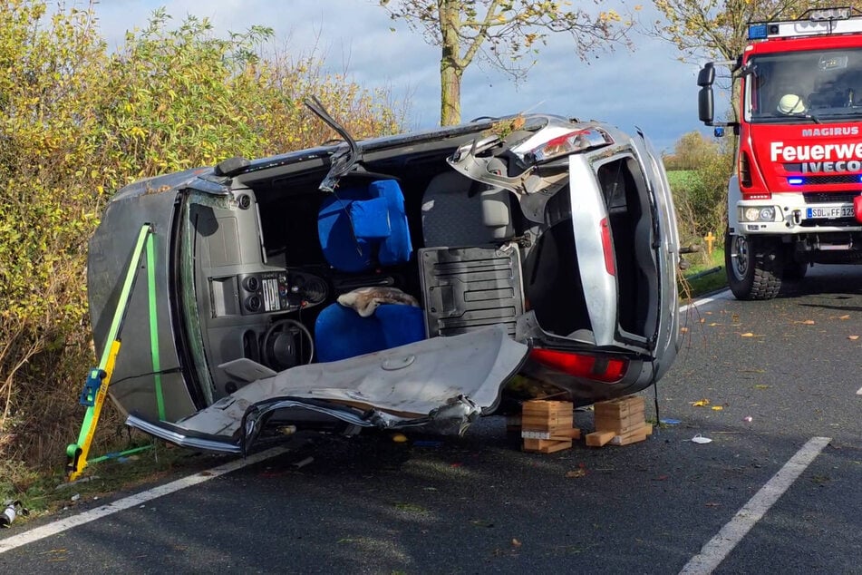 Das Dach des verunfallten Autos musste von der Feuerwehr abgeschnitten werden.