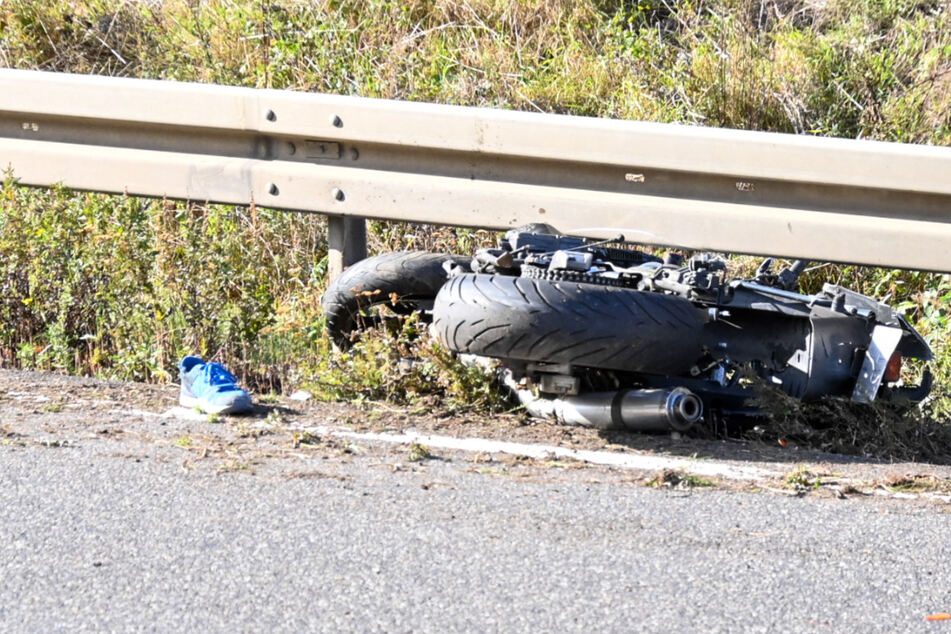 Motorradfahrer (42) kracht in SUV und stirbt - 14-jähriger Mitfahrer schwer verletzt