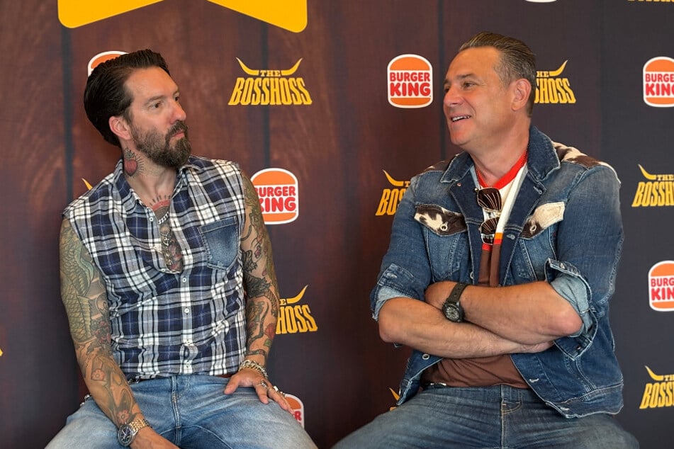 Alec Völkel (54, l.) und Sascha Vollmer (54) von "The BossHoss" spielten bei "Burger King" das kleinste Konzert ihrer Bandgeschichte.