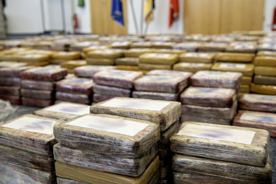 Der Zoll hat im Hamburger Hafen 1,6 Tonnen Kokain im Wert von rund 30 Millionen Euro sichergestellt.