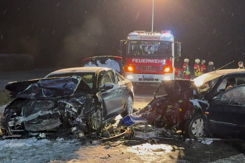 Tragischer Unfall auf der B304: Frau stirbt, fünf teils Schwerverletzte