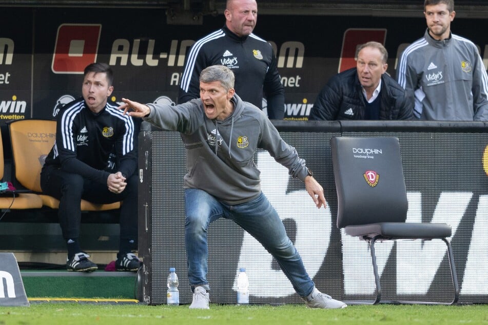 Saarbrückens Trainer Rüdiger Ziehl (46) beim 2:1-Sieg seines Teams im Oktober 2022 in Dresden.