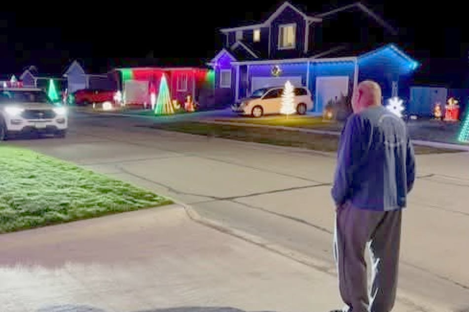 John Reichart (74) decorated the entire neighborhood for Christmas this year. He did this for his wife, who suffers from Alzheimer's disease.