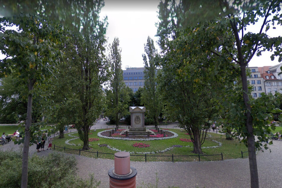 Am Dienstagnachmittag prügelten sich mehrere Personen im Park gegenüber des Hauptbahnhofs. (Archivbild)